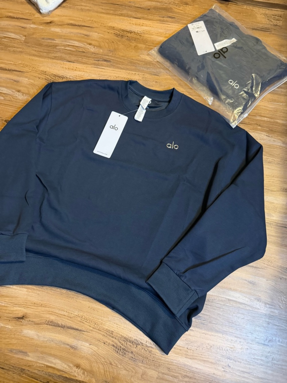 ALO Yoga Men's Navy Blue Crewneck Sweatshirt